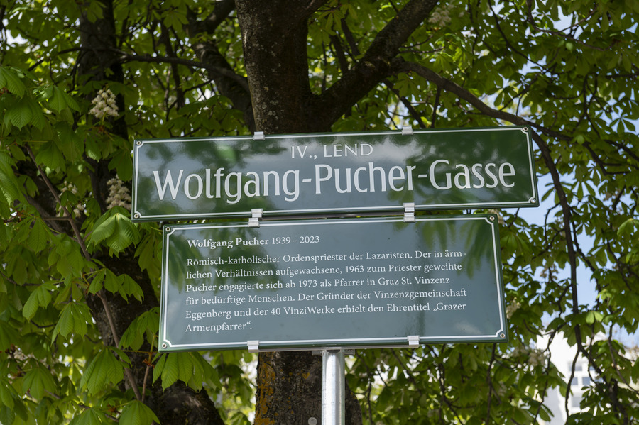 Seit 22. April 2024 erinnert in Graz die „Wolfgang-Pucher-Gasse“ an den im vergangenen Jahr gestorbenen „Vinzi-Pfarrer“ und Lazaristen Wolfgang Pucher.